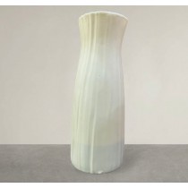 Vase rayé en plastique